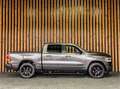 Dodge RAM 1500 5.7 V8 402PK 4x4 Crew Cab Laramie | PANORAMAD Gris - thumbnail 4
