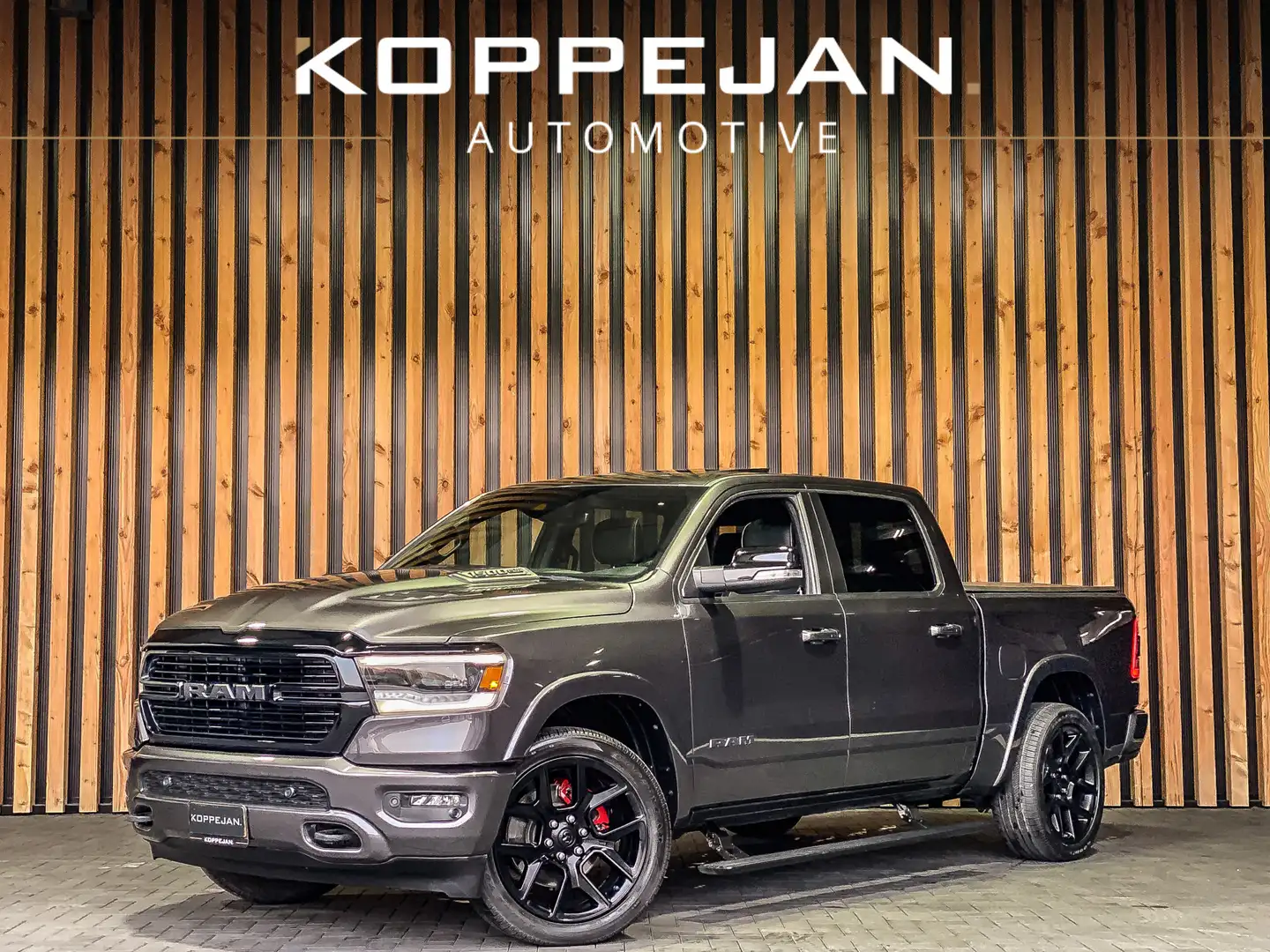 Dodge RAM 1500 5.7 V8 402PK 4x4 Crew Cab Laramie | PANORAMAD Gris - 1