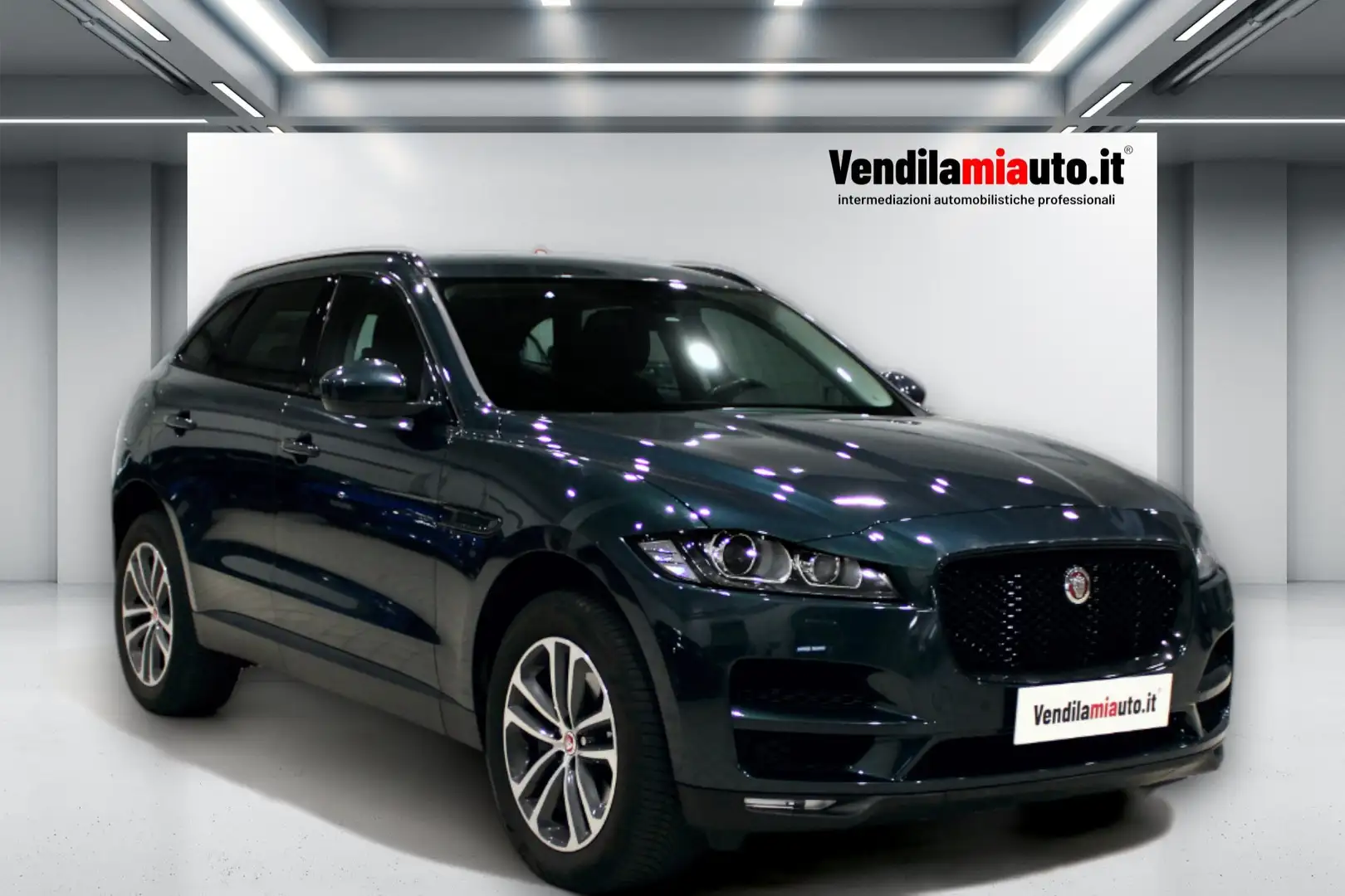 Jaguar F-Pace 3.0d V6 Portfolio awd 300cv auto Verde - 1