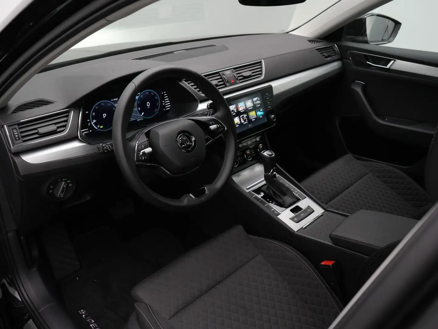 Skoda Superb Combi 1.5 TSI 150 pk DSG Business Edition Plus | N Zwart - 2