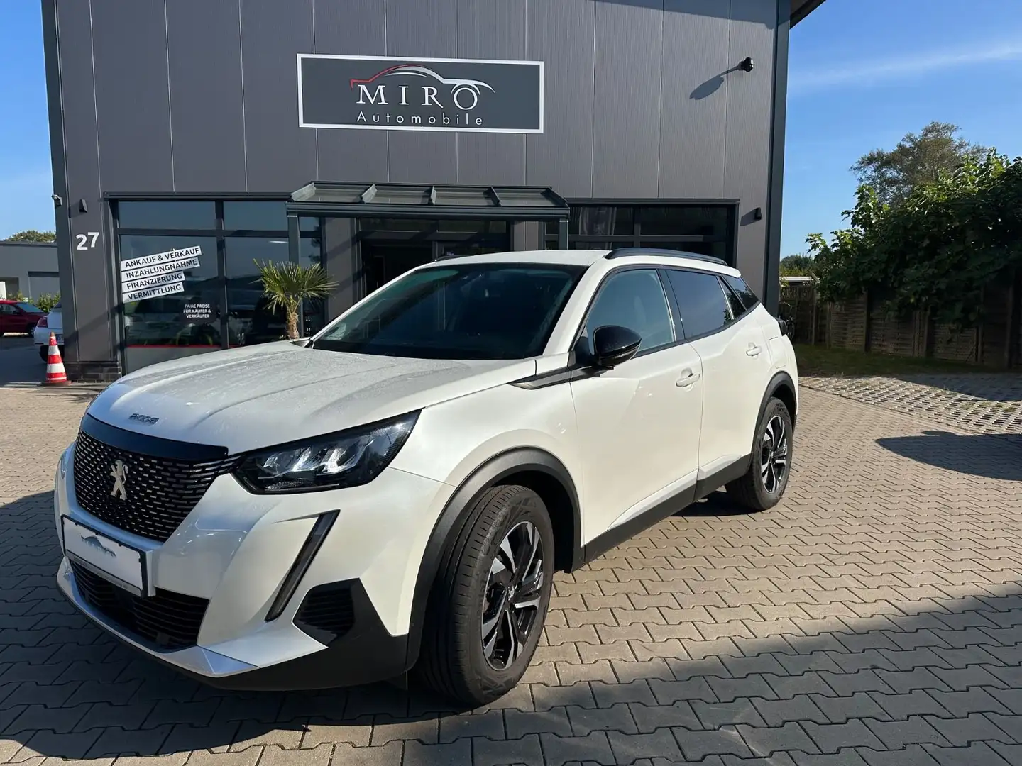 Peugeot 2008 Allure Automatik* 360° Kamera Weiß - 1