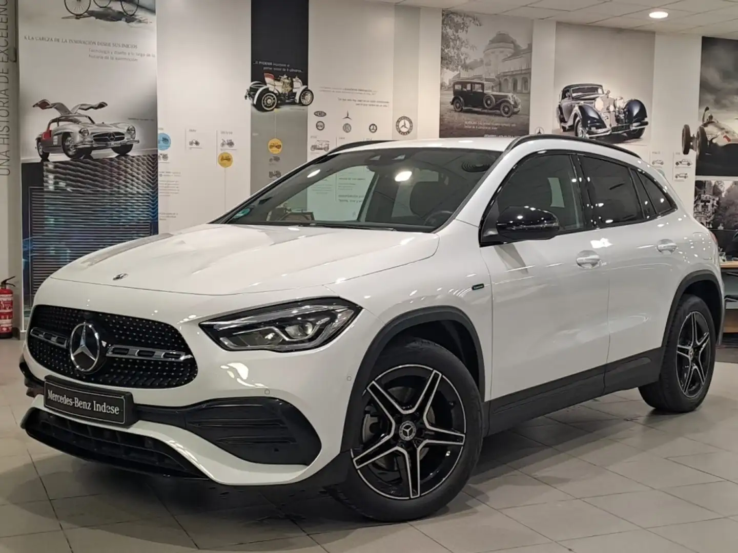 Mercedes-Benz GLA 250 250e Weiß - 1