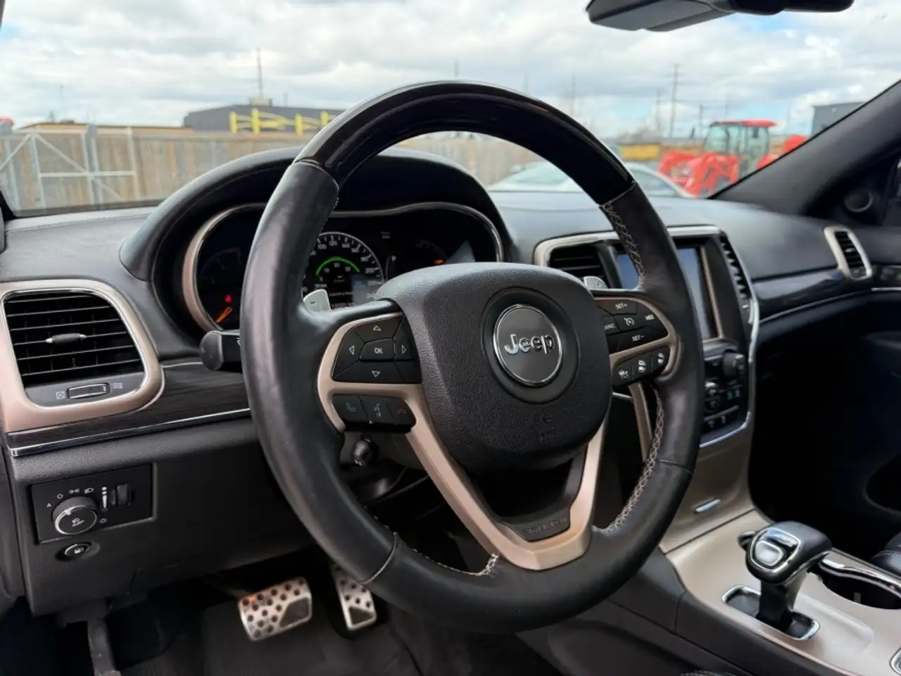Jeep Grand Cherokee снимка Jeep Grand Cherokee