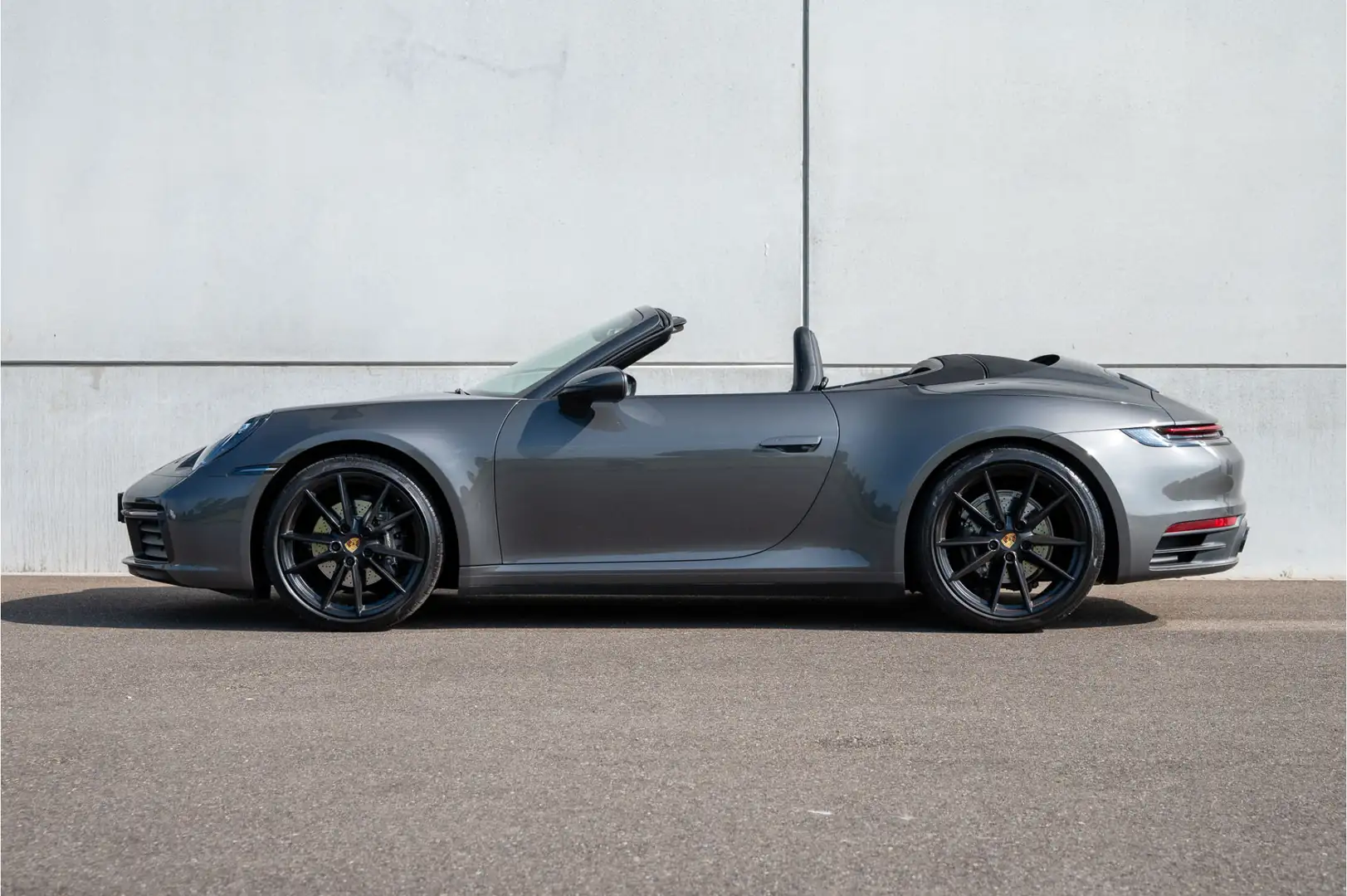 Porsche 992 992 Cabrio 3.0 Carrera Sport Chrono / Sportuitlaat Grijs - 2
