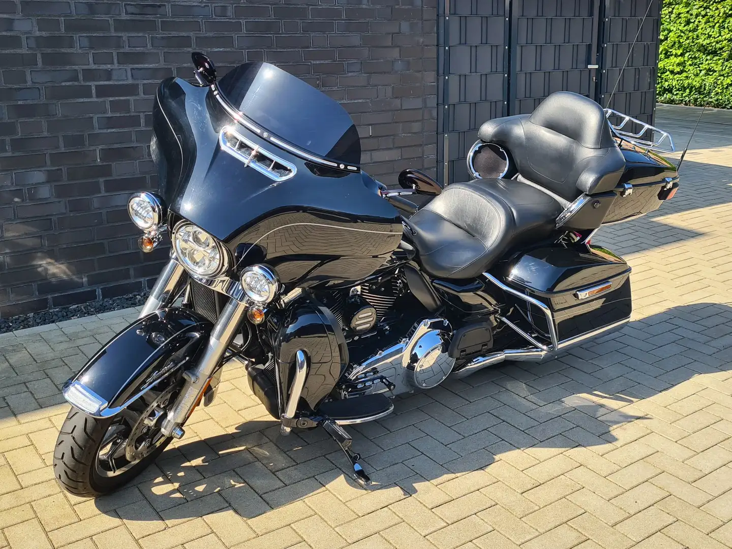 Harley-Davidson Ultra Limited FLTHK Černá - 1
