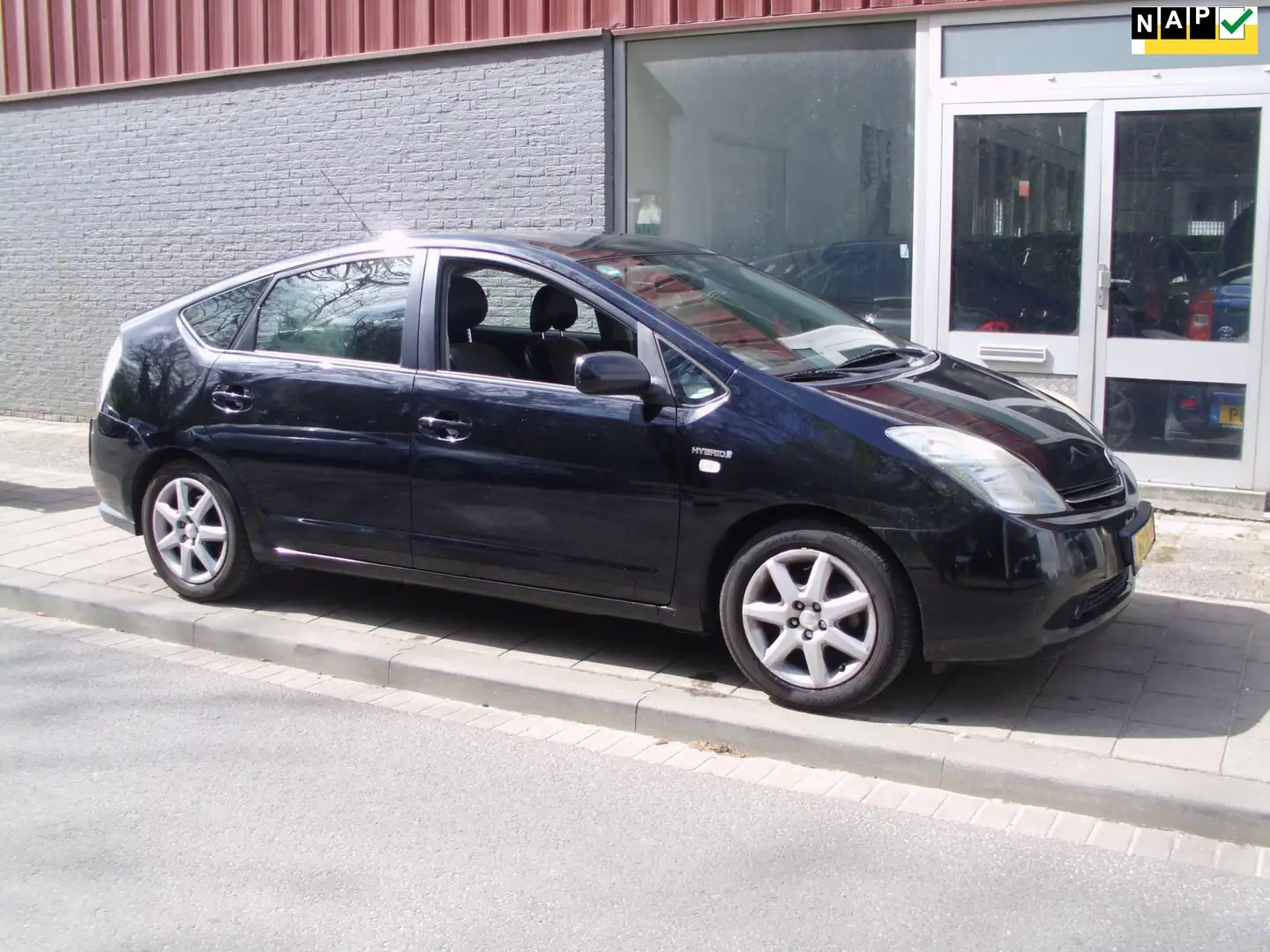 Toyota Prius 1.5 VVT-i Business Edition NAVI LEDER Černá - 1