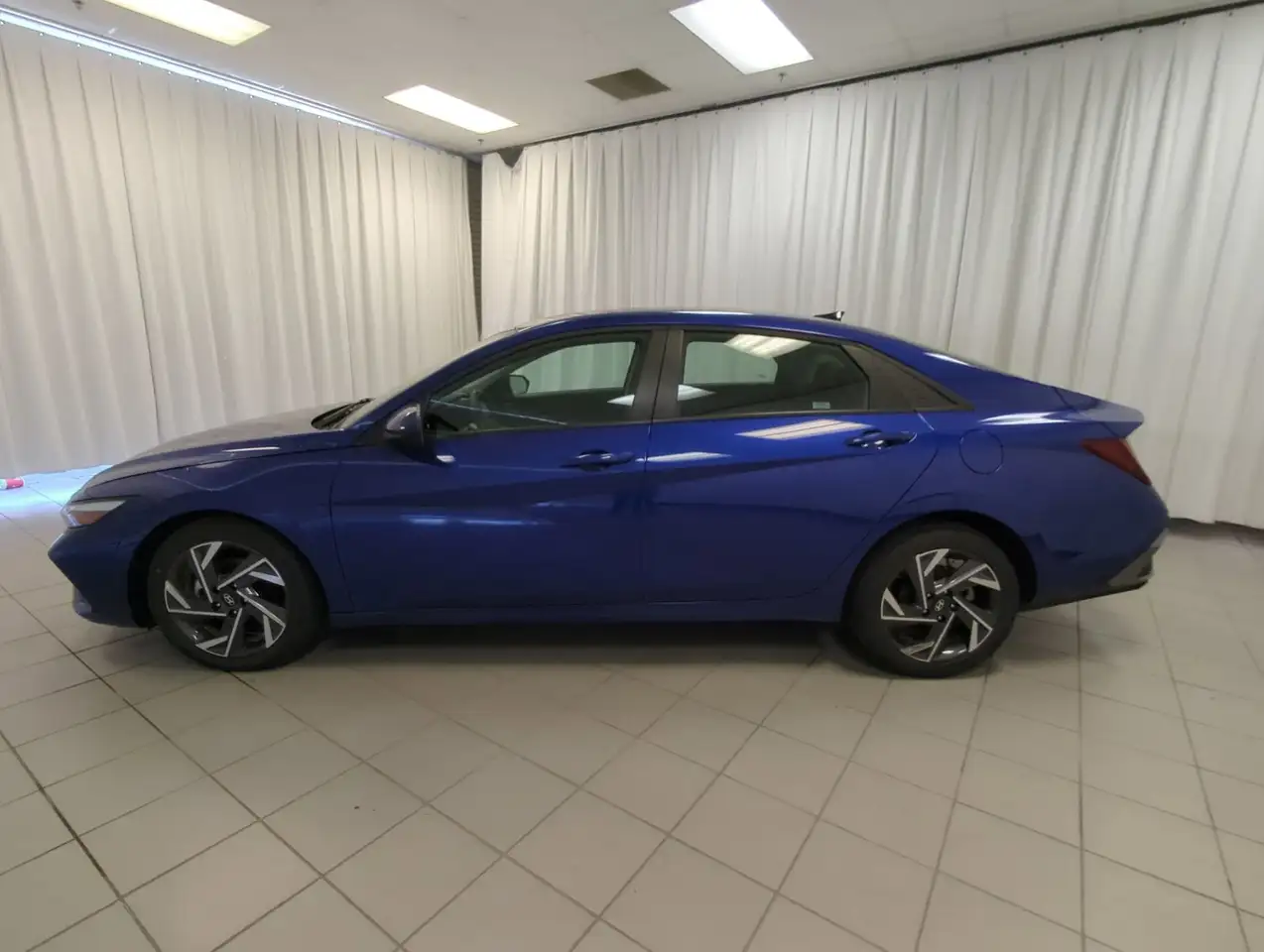 Hyundai ELANTRA снимка Hyundai ELANTRA