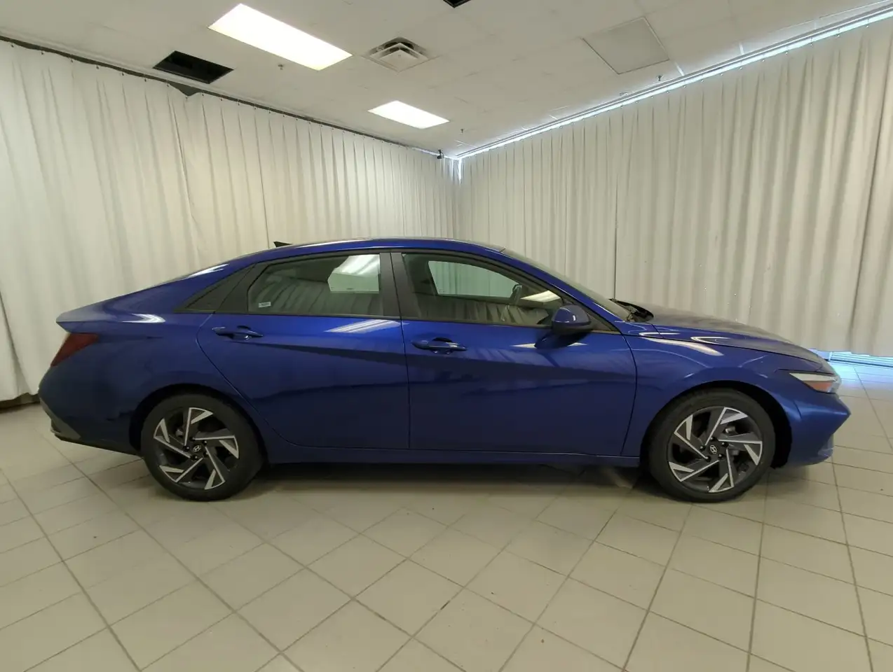 Hyundai ELANTRA снимка Hyundai ELANTRA