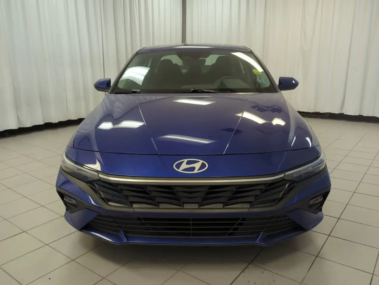 Hyundai ELANTRA снимка Hyundai ELANTRA