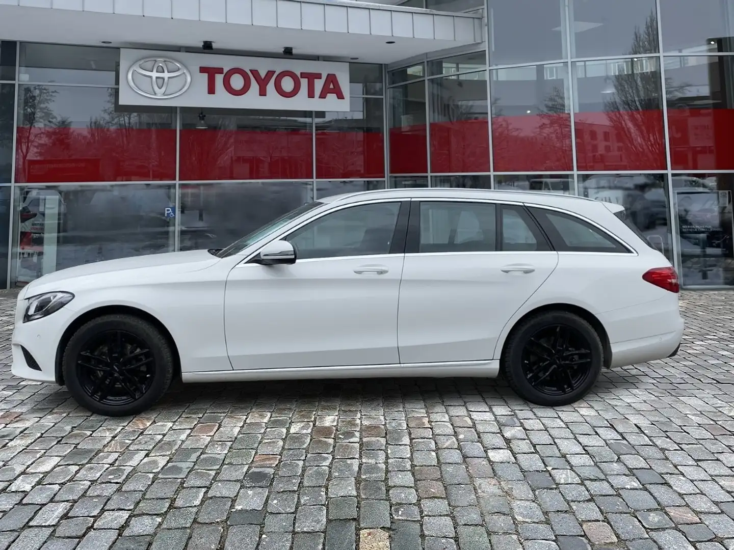 Mercedes-Benz C 200 T 4Matic  Avantgarde ParkAss. KeyLess LM Alb - 2