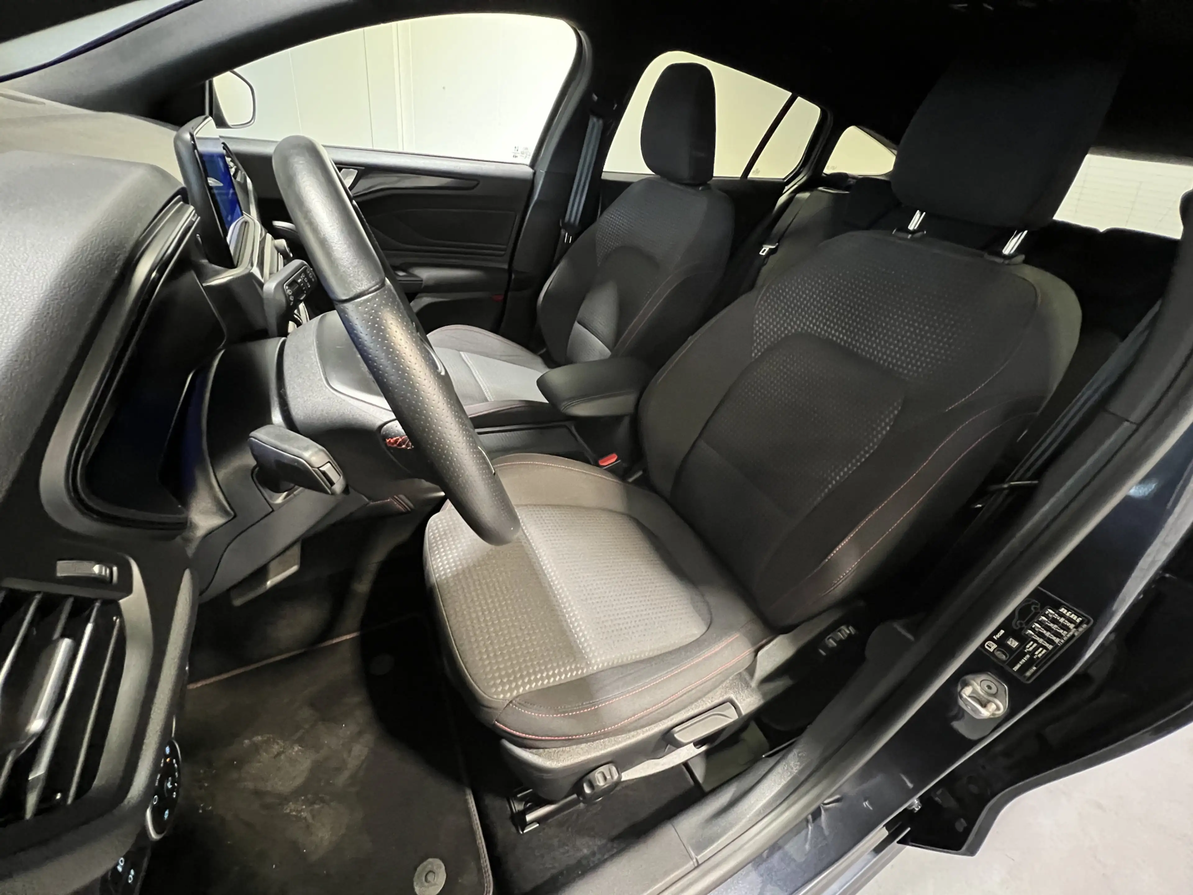 Ford Focus Wagon 1.0 EcoBoost Hybrid ST Line X Business | Nav — photo 32