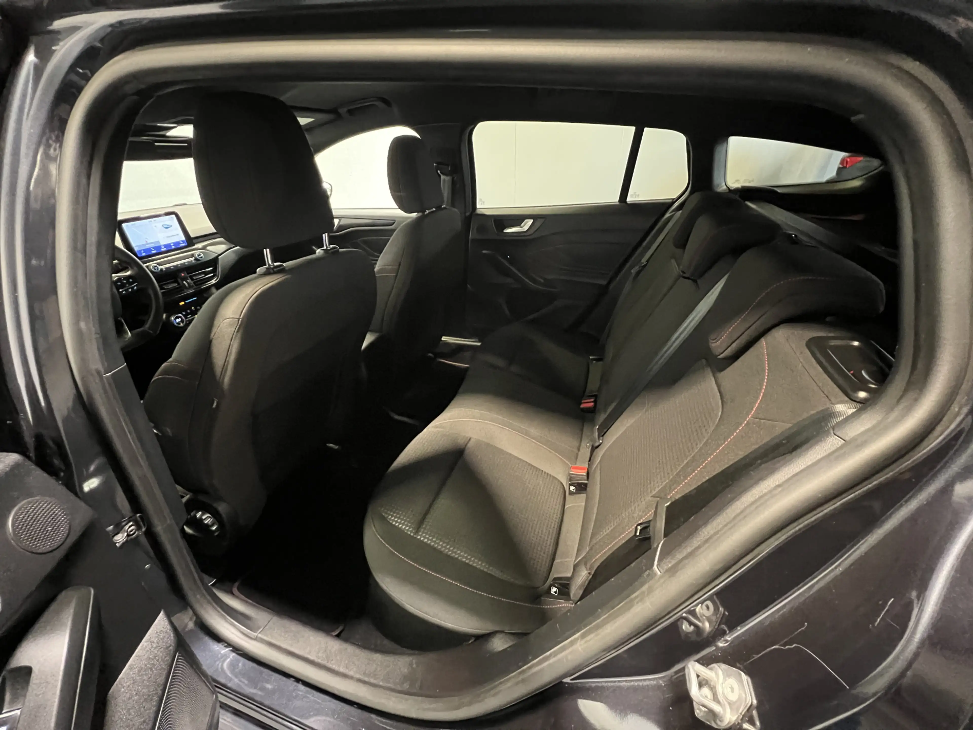 Ford Focus Wagon 1.0 EcoBoost Hybrid ST Line X Business | Nav — photo 29