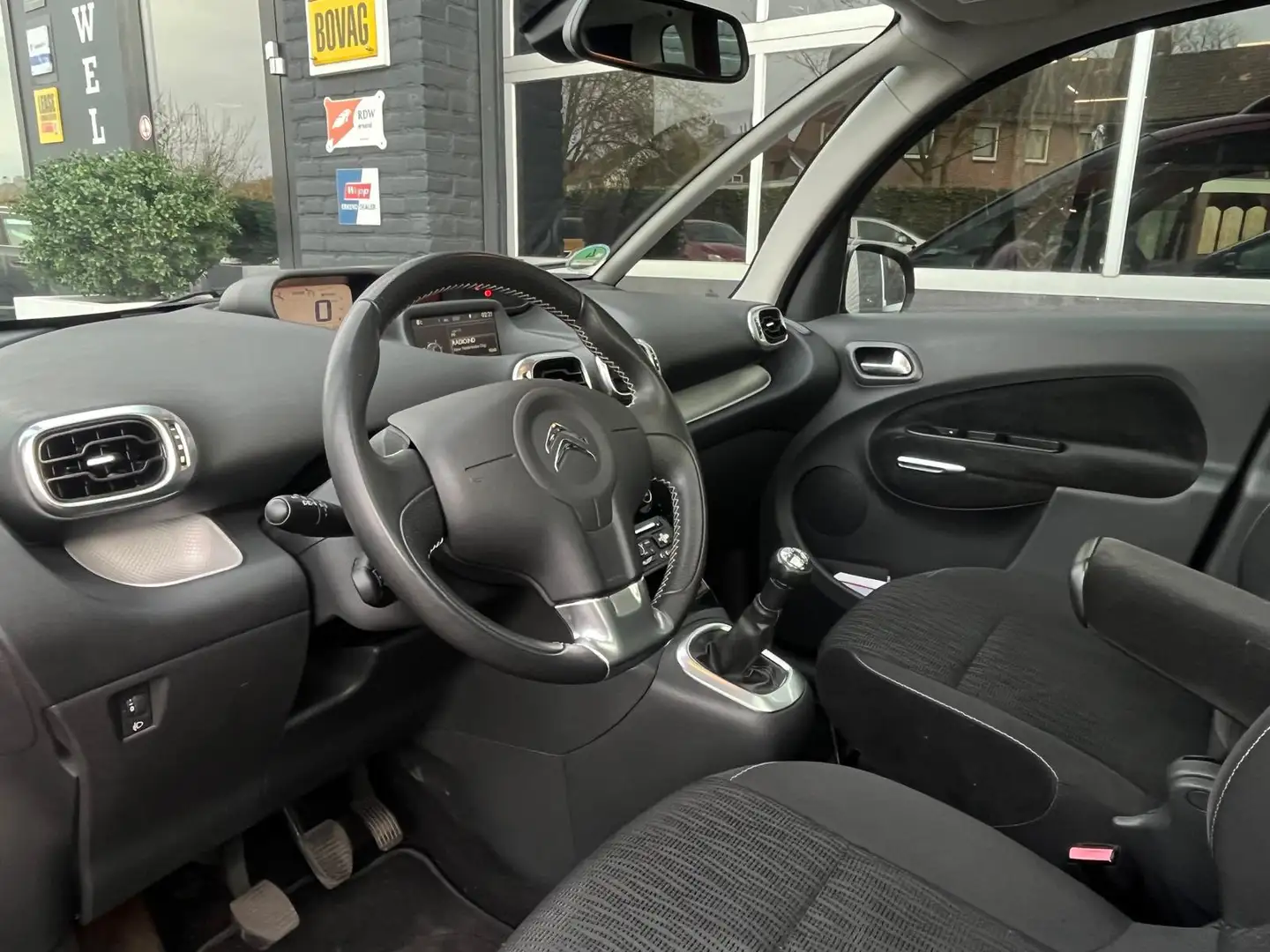 Citroen C3 Picasso 1.2 Exclusive, Bluetooth, Cruise, Pano, Trekhaak, Rot - 2