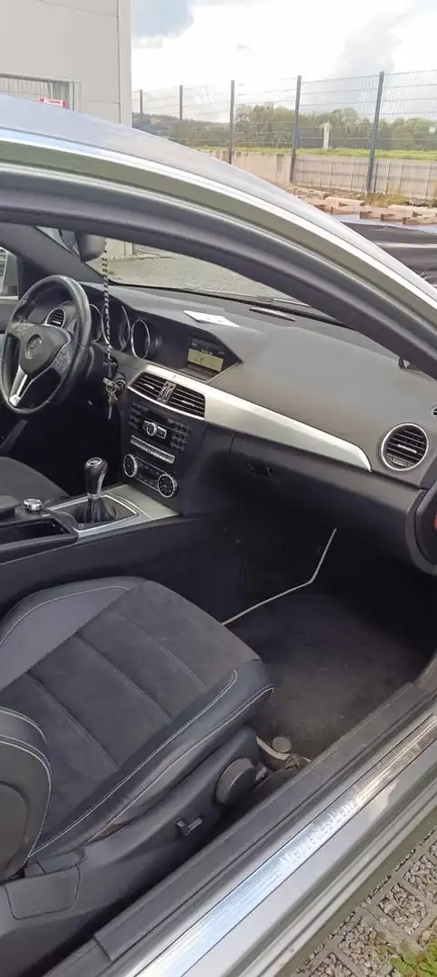 Mercedes-Benz C 250 CDI BlueEfficiency Coupe Silber - 2