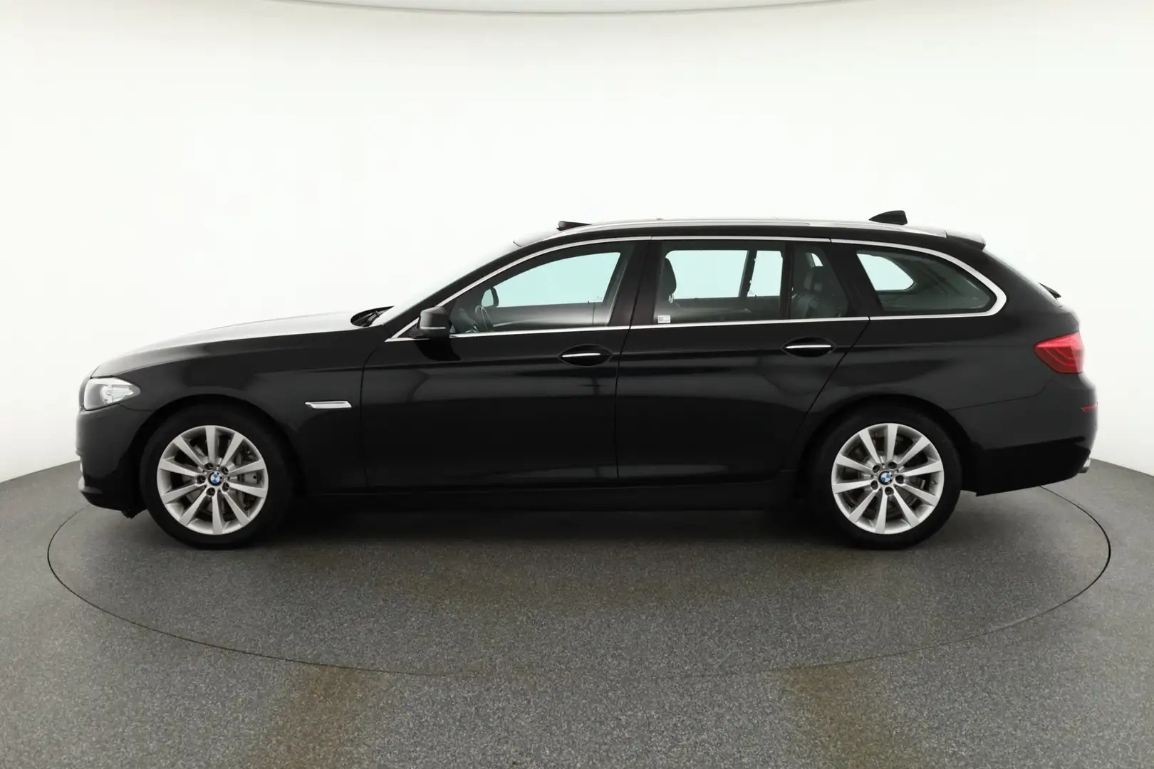 BMW 525 525d Touring Bi-Xenon Panorama Kamera AHK Leder Schwarz - 2