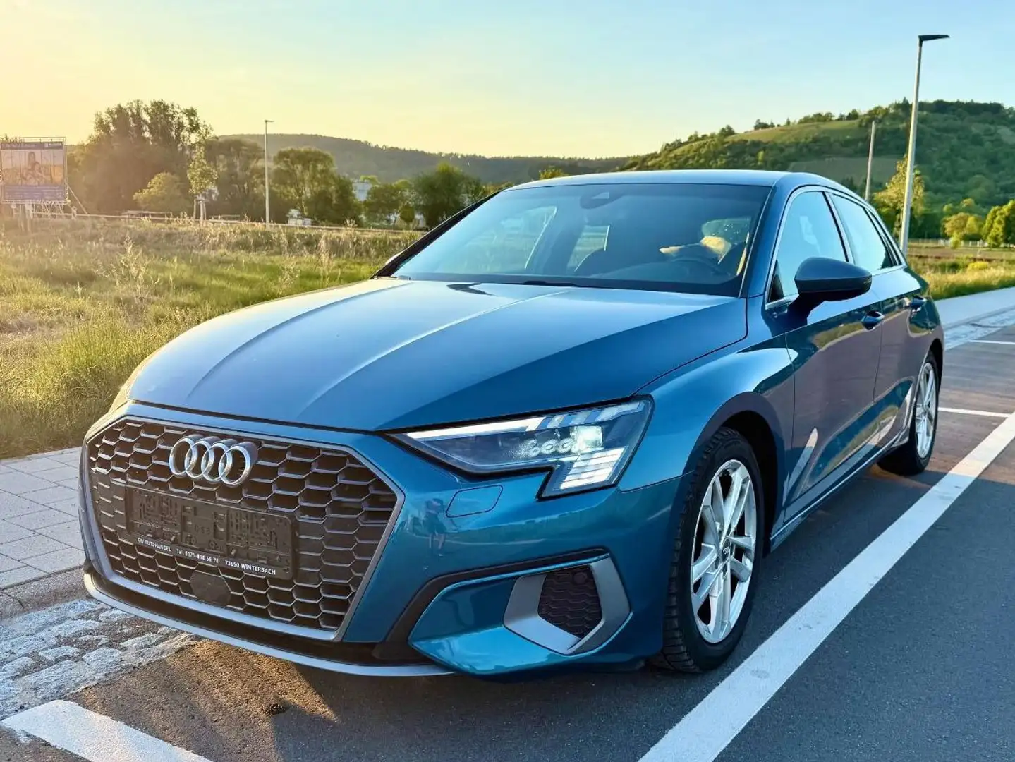 Audi A3 Sportback 35 TFSI edition one S-Line int Blau - 1
