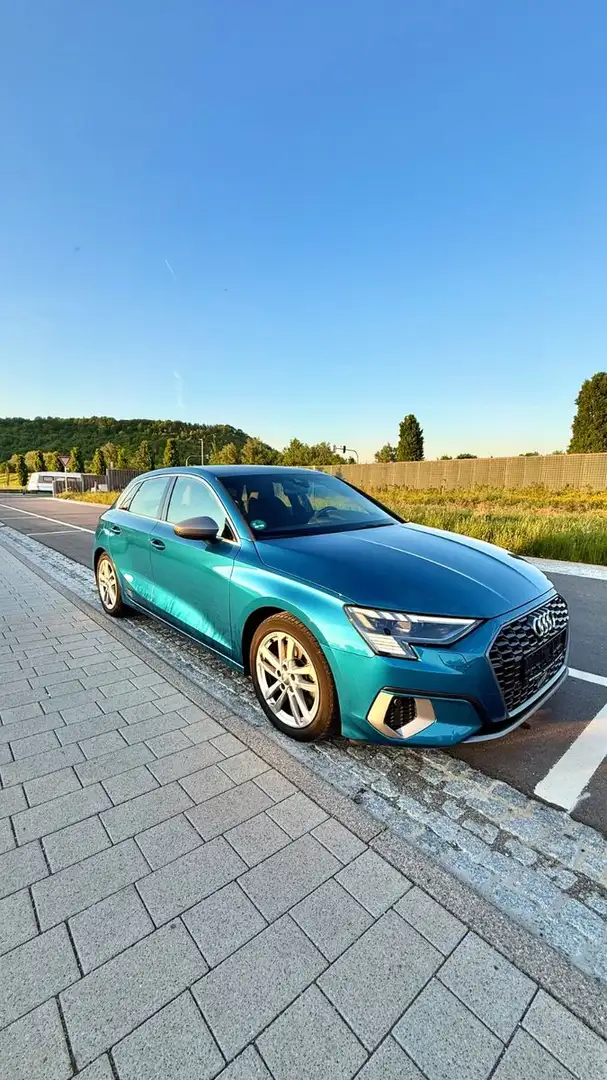 Audi A3 Sportback 35 TFSI edition one S-Line int Blau - 2