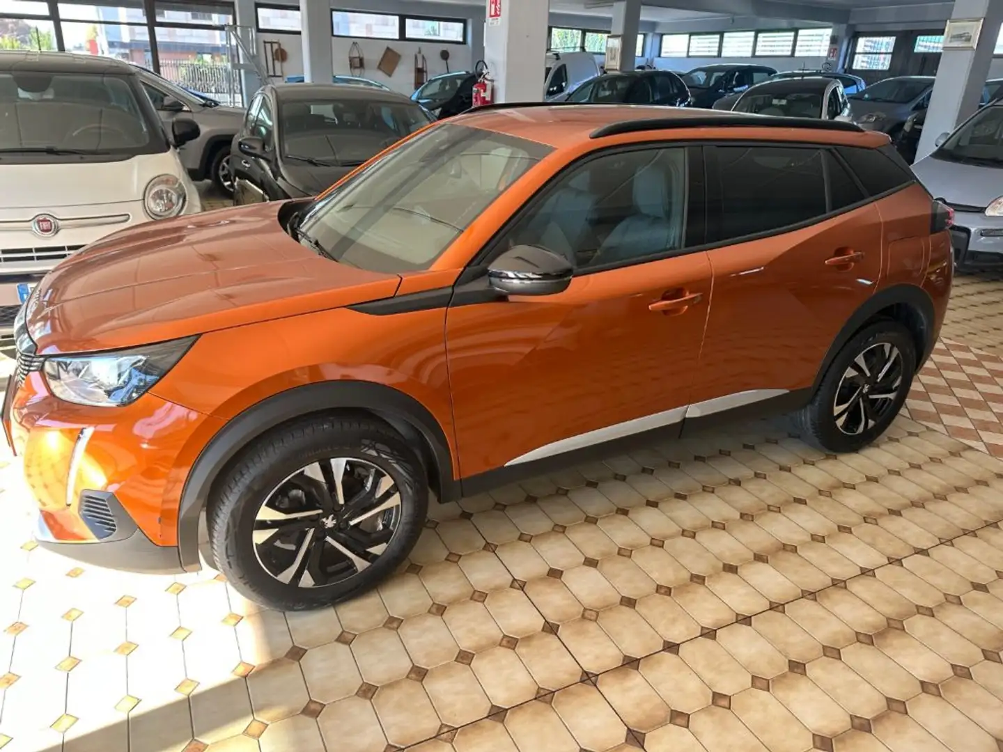 Peugeot 2008 PureTech 100 S&S Allure Pack Orange - 2