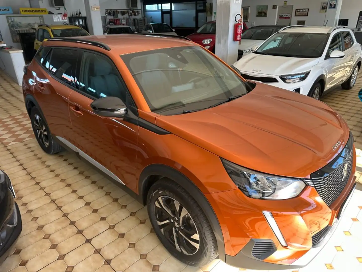 Peugeot 2008 PureTech 100 S&S Allure Pack Orange - 1