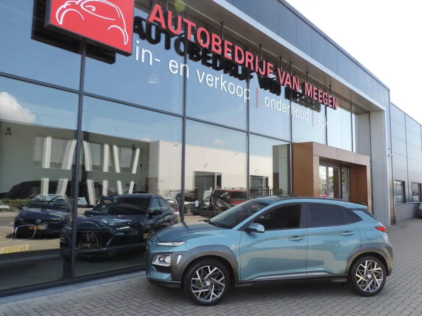 Hyundai KONA 1.6 GDI HEV Premium Sky AUTOMAAT 44.000km | Schuif Blauw - 2