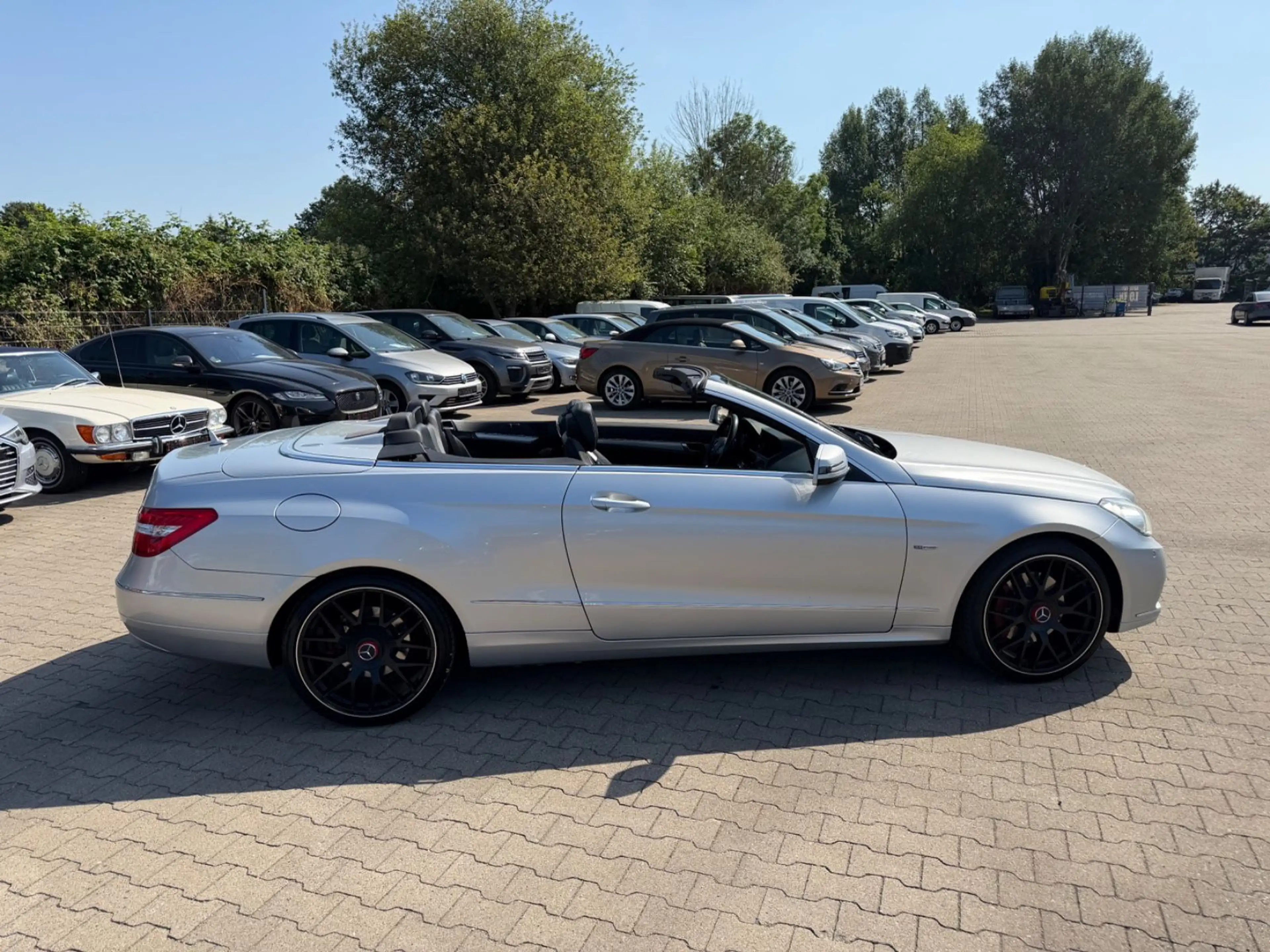 Mercedes-Benz E 250 E Cabrio CDI/NAVI/XENON/TEMPOMAT/EURO5 — photo 4