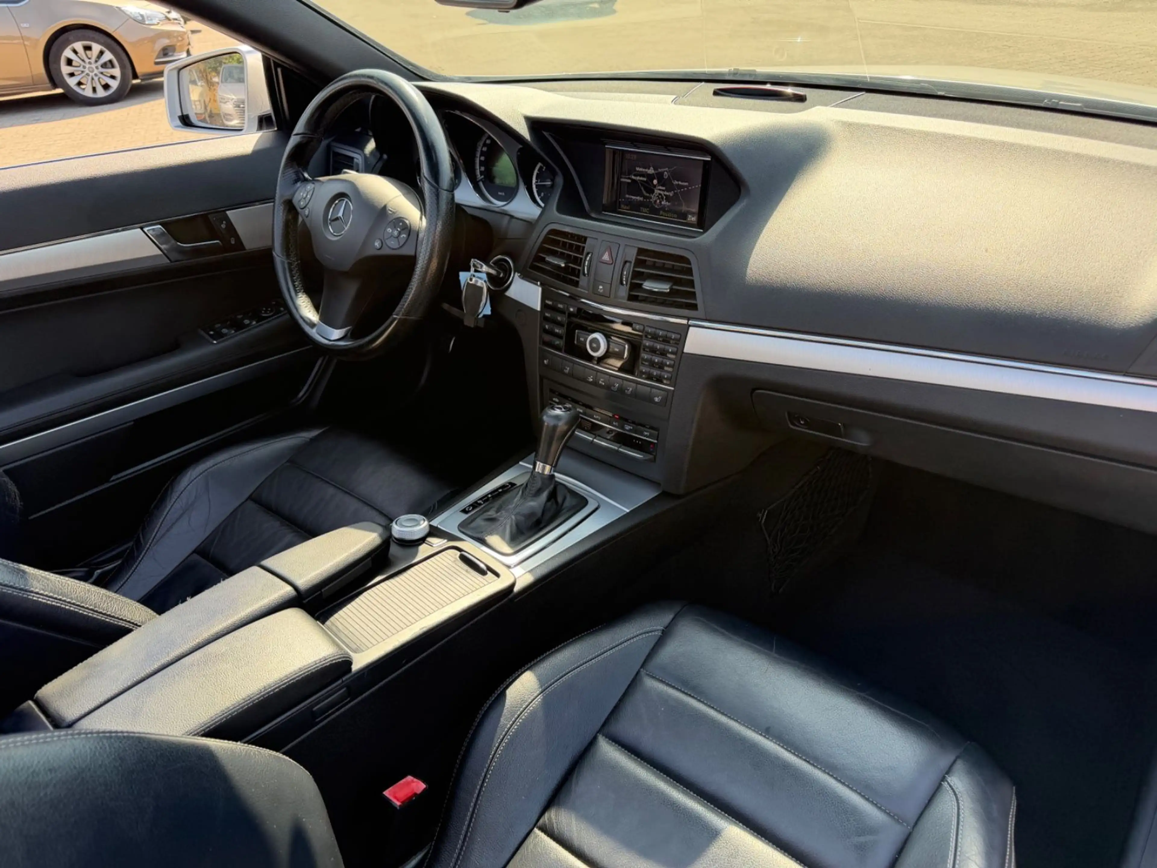 Mercedes-Benz E 250 E Cabrio CDI/NAVI/XENON/TEMPOMAT/EURO5 — photo 14