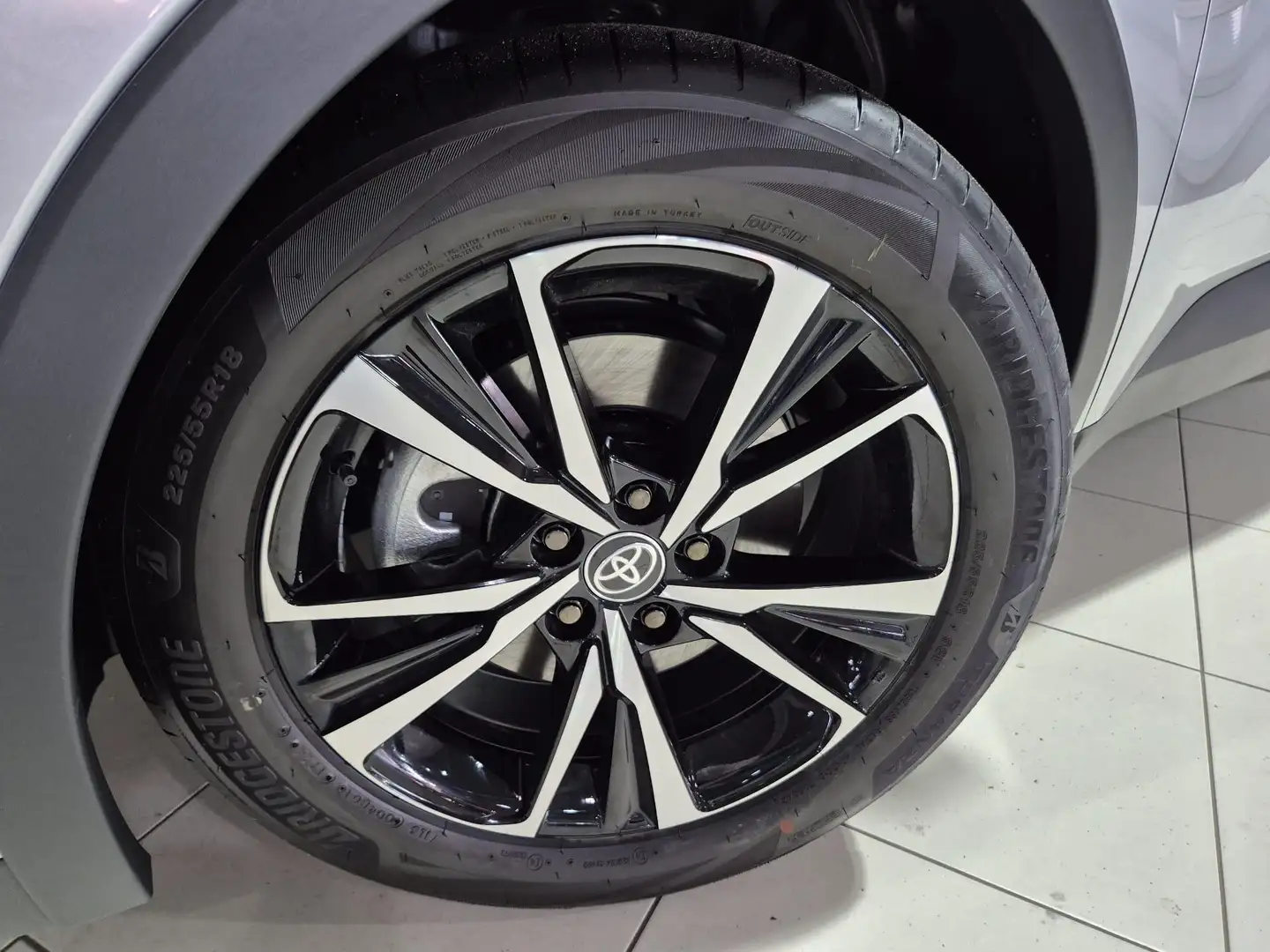Toyota C-HR 2.0 PHEV 220 Dynamic | Plug in hybrid | Dealer ond Gris - 2