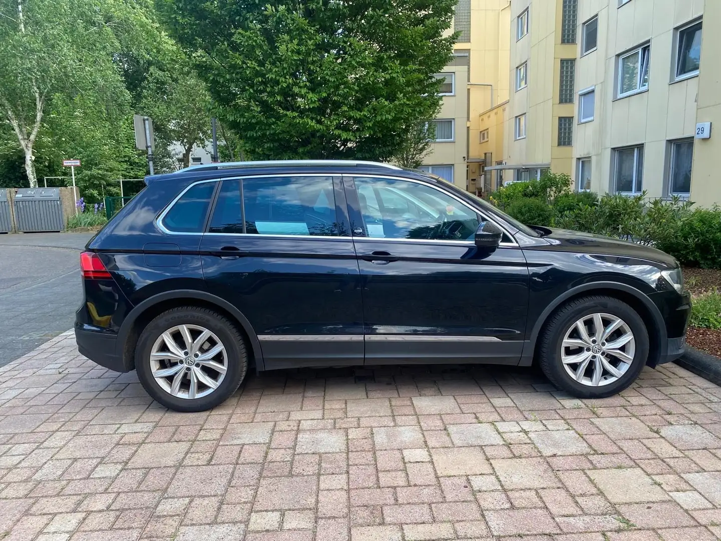 Volkswagen Tiguan Sound BMT/Start-Stopp Schwarz - 2