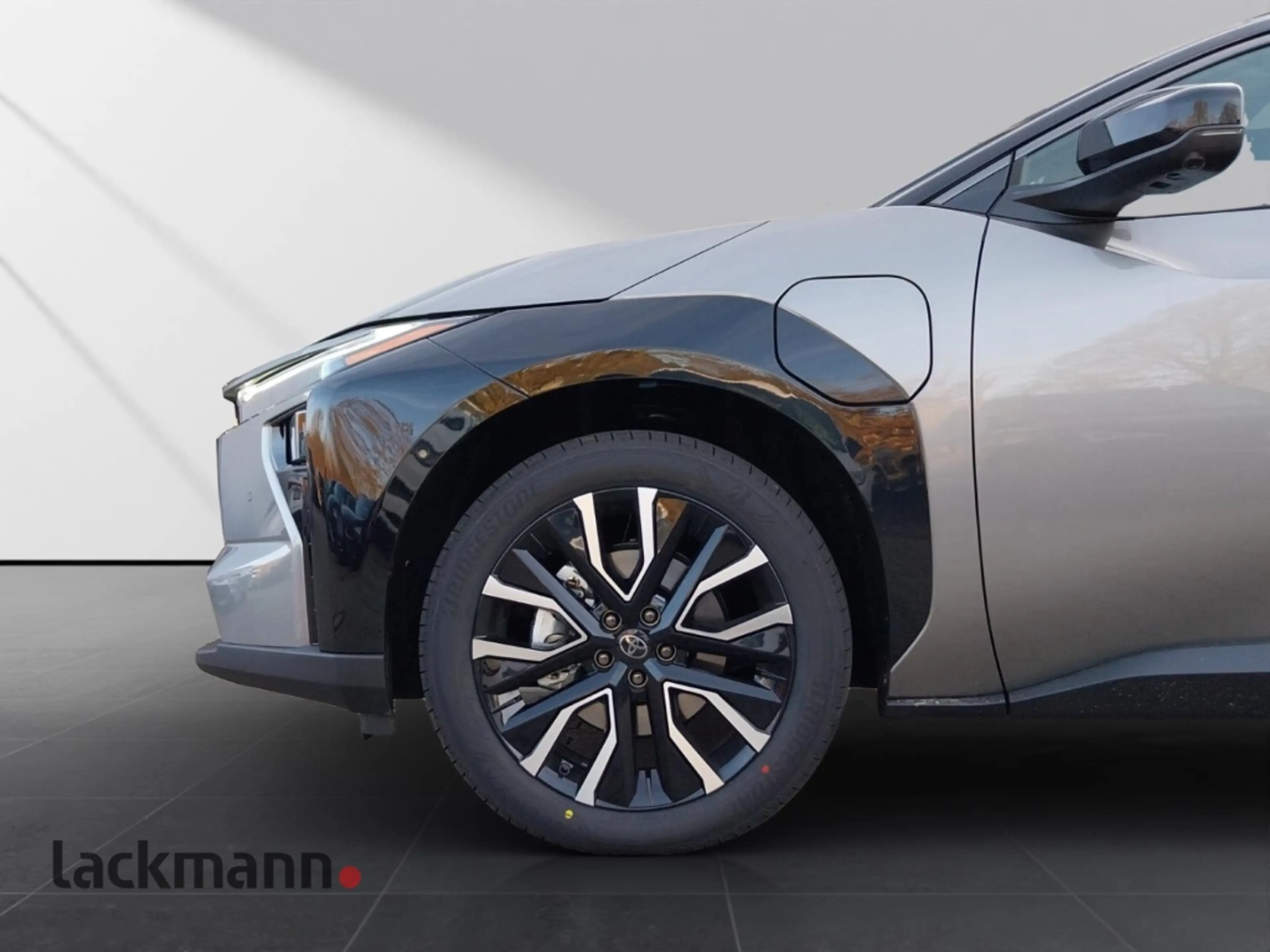 Toyota bZ4X AWD Lounge Elektromotor 252 kW 73 kWh, — photo 11