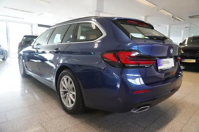 BMW 5 Series view 4