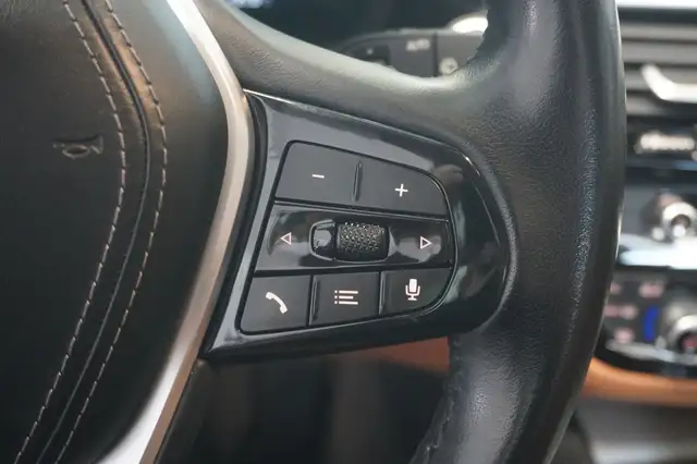 BMW 5 Series view 14