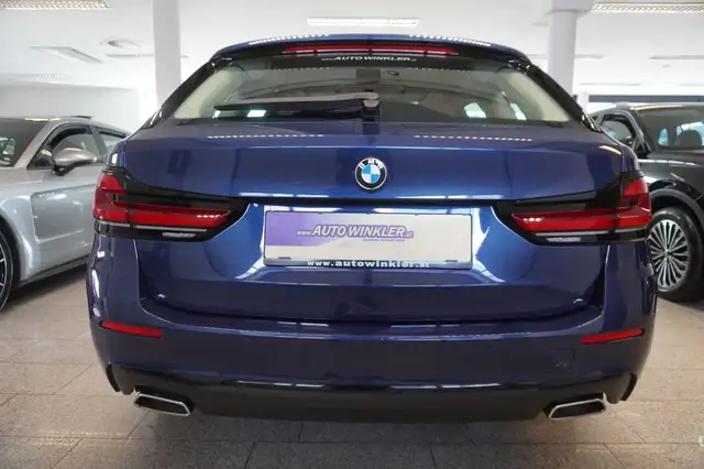 BMW 5 Series view 6