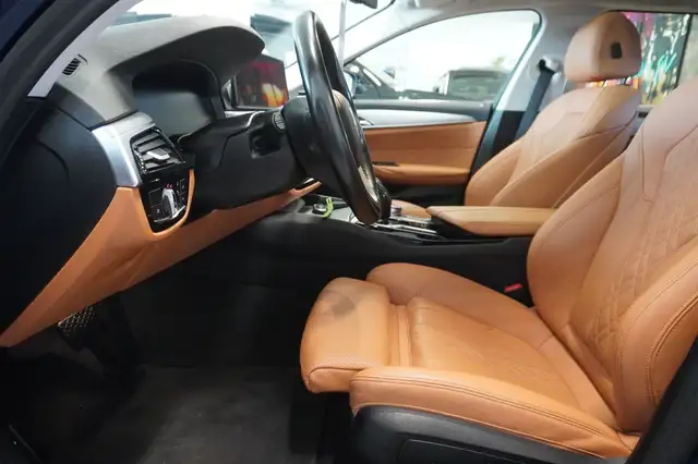 BMW 5 Series view 8