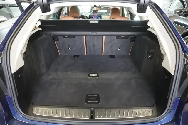 BMW 5 Series view 11