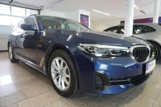 BMW 5 Series view 3