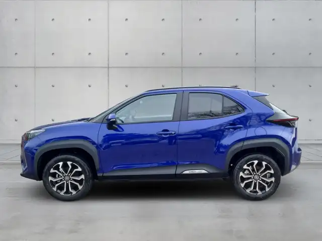 Toyota Yaris Cross view 3