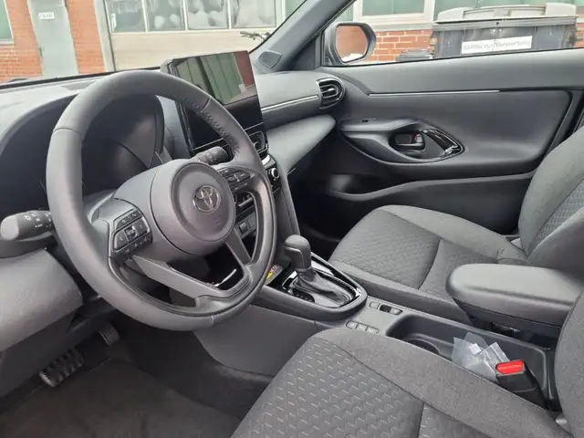 Toyota Yaris Cross view 11