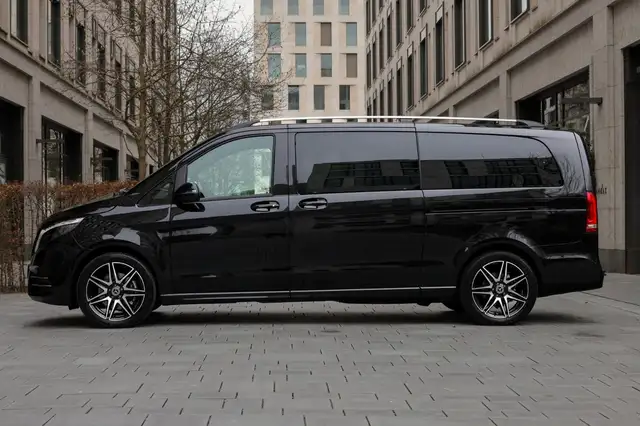 Mercedes-Benz V 300 view 4