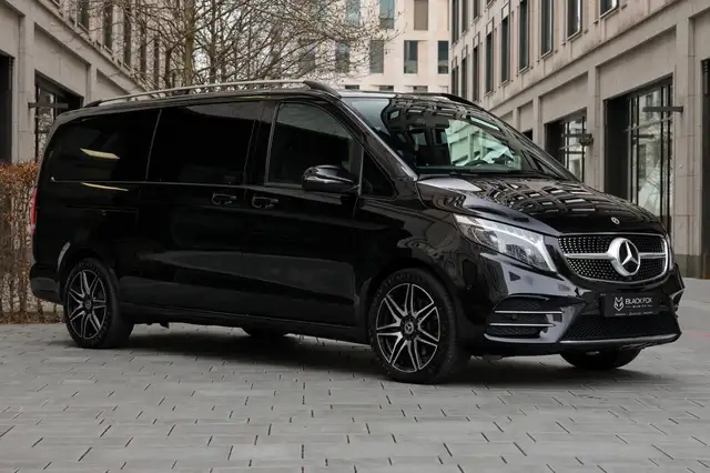Mercedes-Benz V 300 view 3
