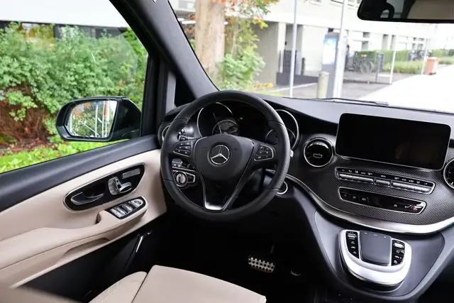 Mercedes-Benz V 300 view 12