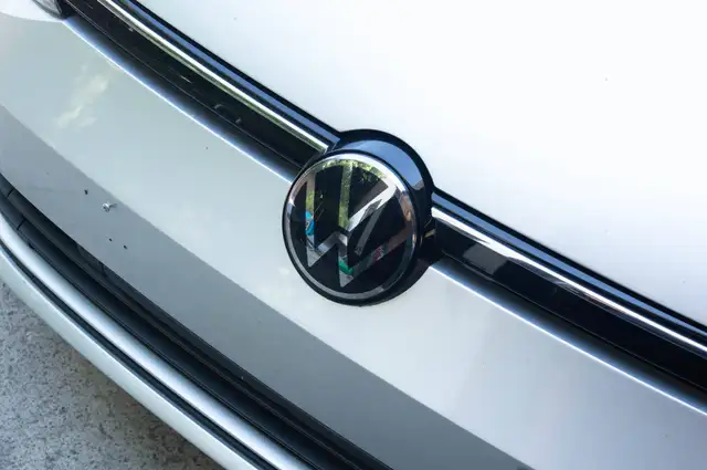 Volkswagen Golf view 6