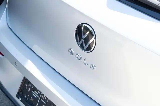 Volkswagen Golf view 8