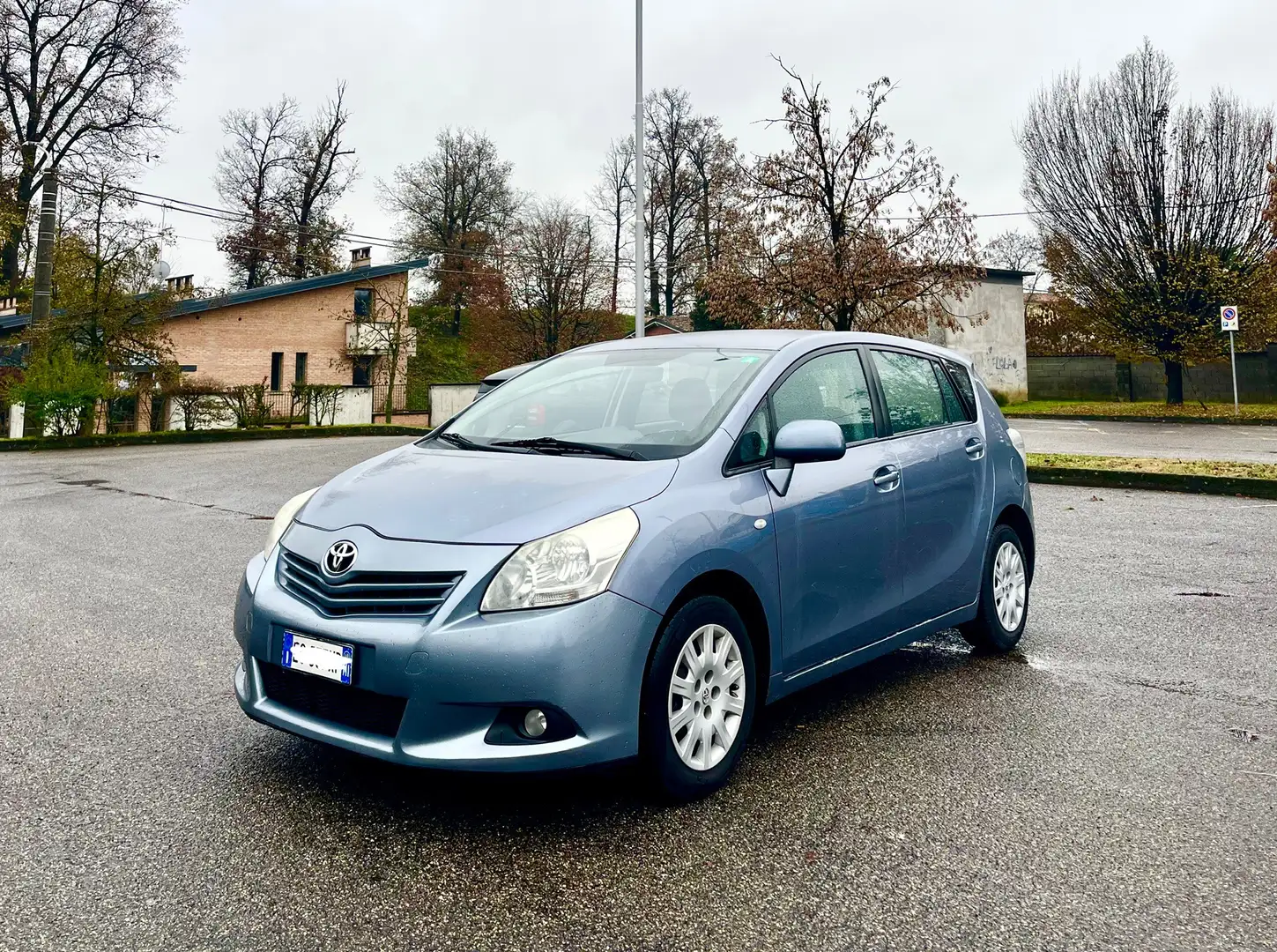 Toyota Verso 2.0 d-4d Sol mt - 1