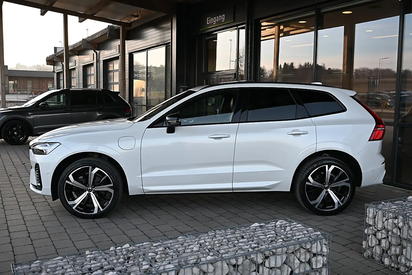 Volvo XC60 T6 AWD Recharge PHEV R Design Geartronic 21", A... Weiß - 2