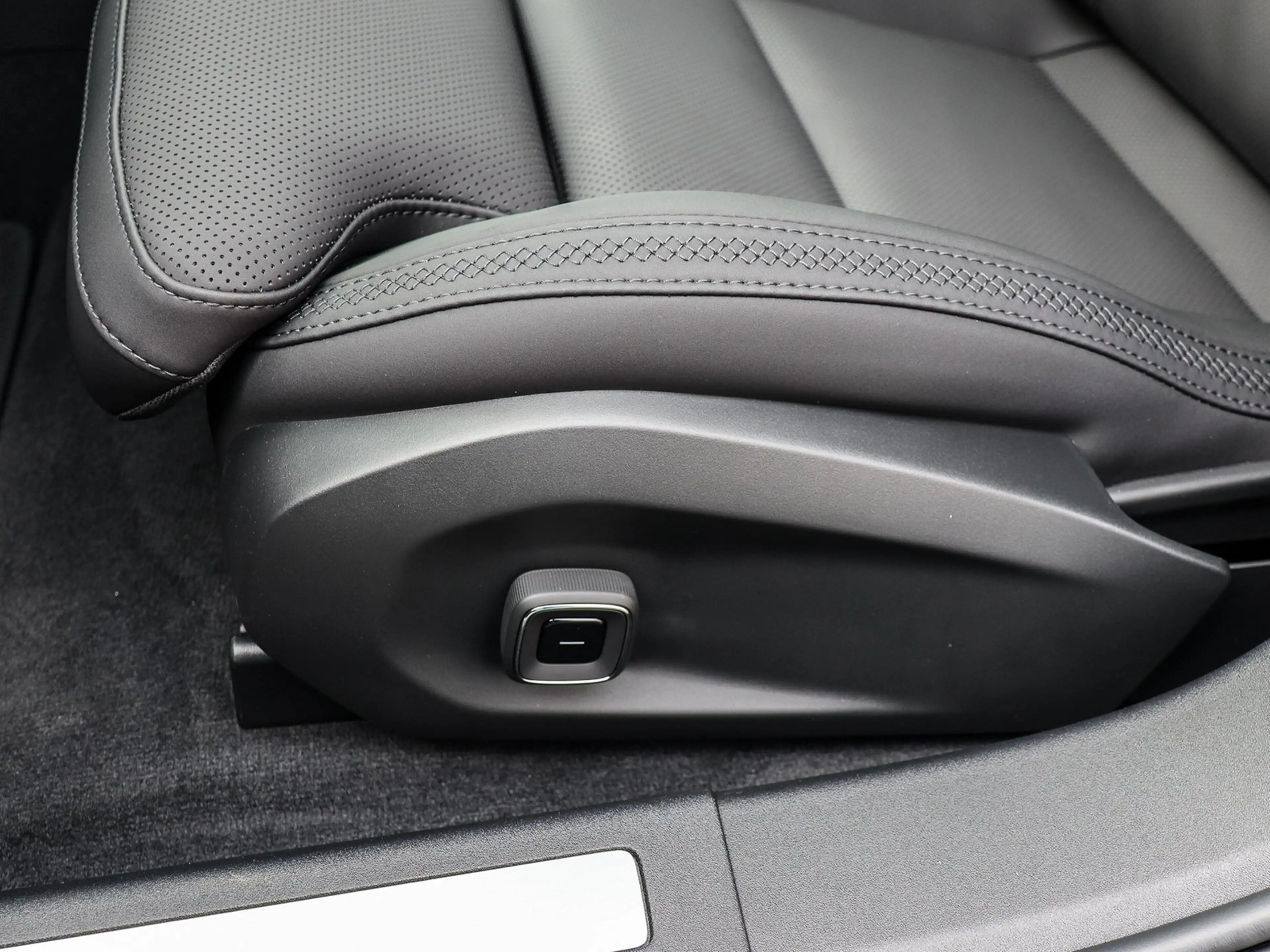 Volvo ES90 Single Motor Extended Range Ultra Vorführwagen — photo 13