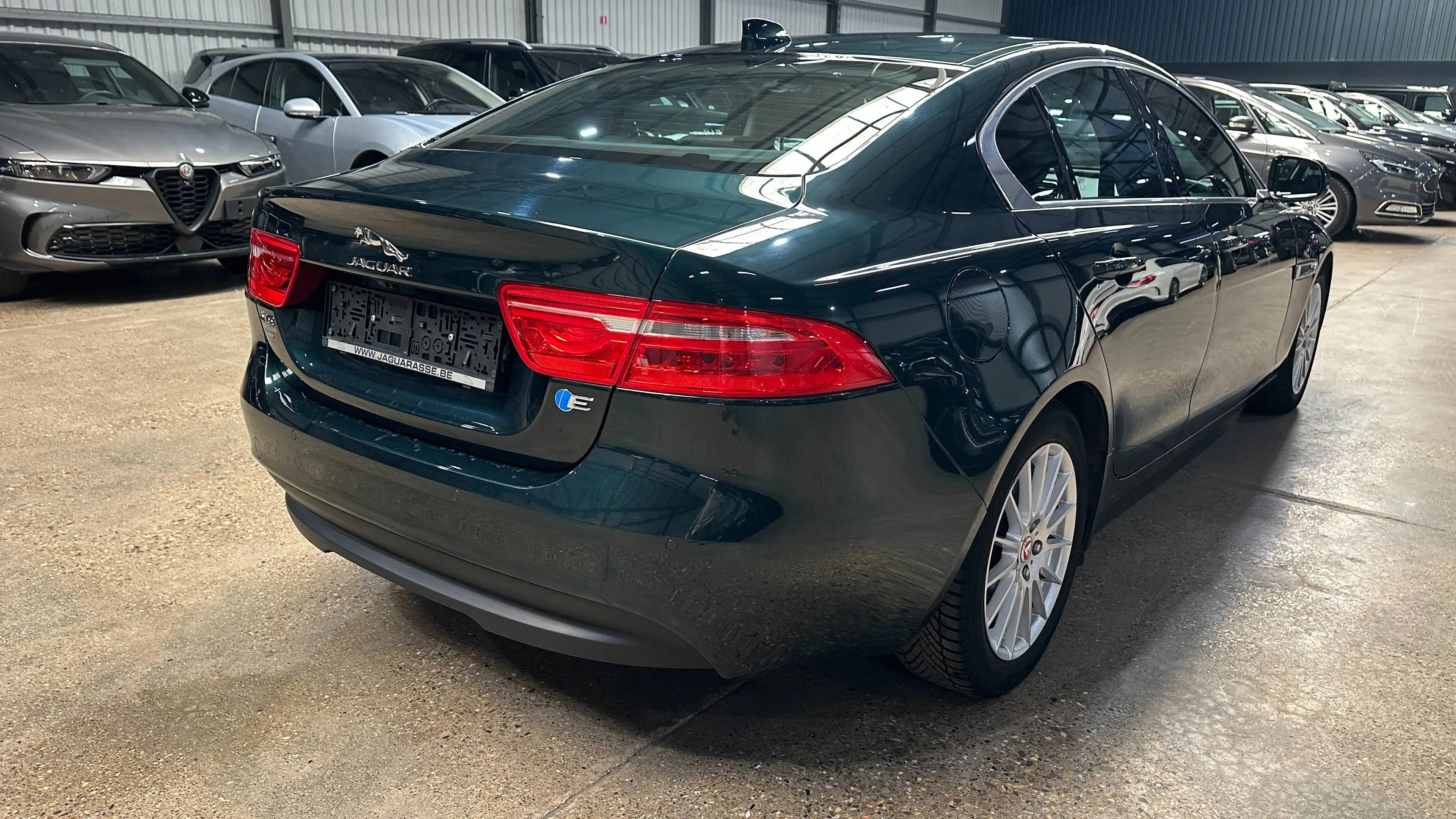 Jaguar XE XE 2.0 D E-Performance Prestige — photo 5