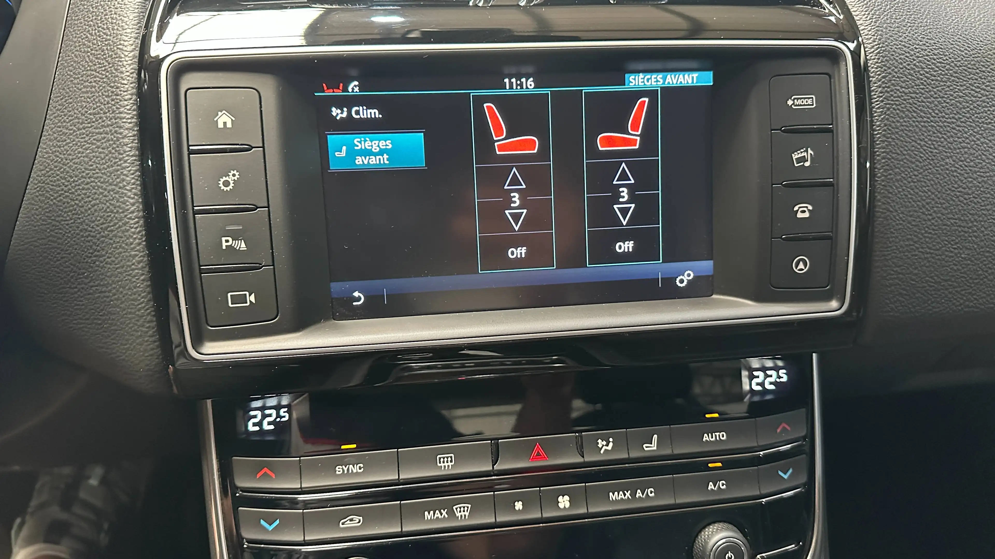 Jaguar XE XE 2.0 D E-Performance Prestige — photo 12