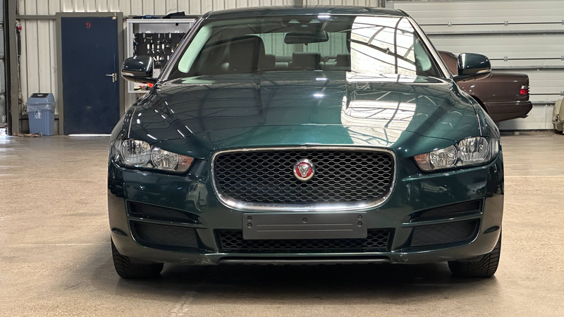 Jaguar XE XE 2.0 D E-Performance Prestige — photo 2