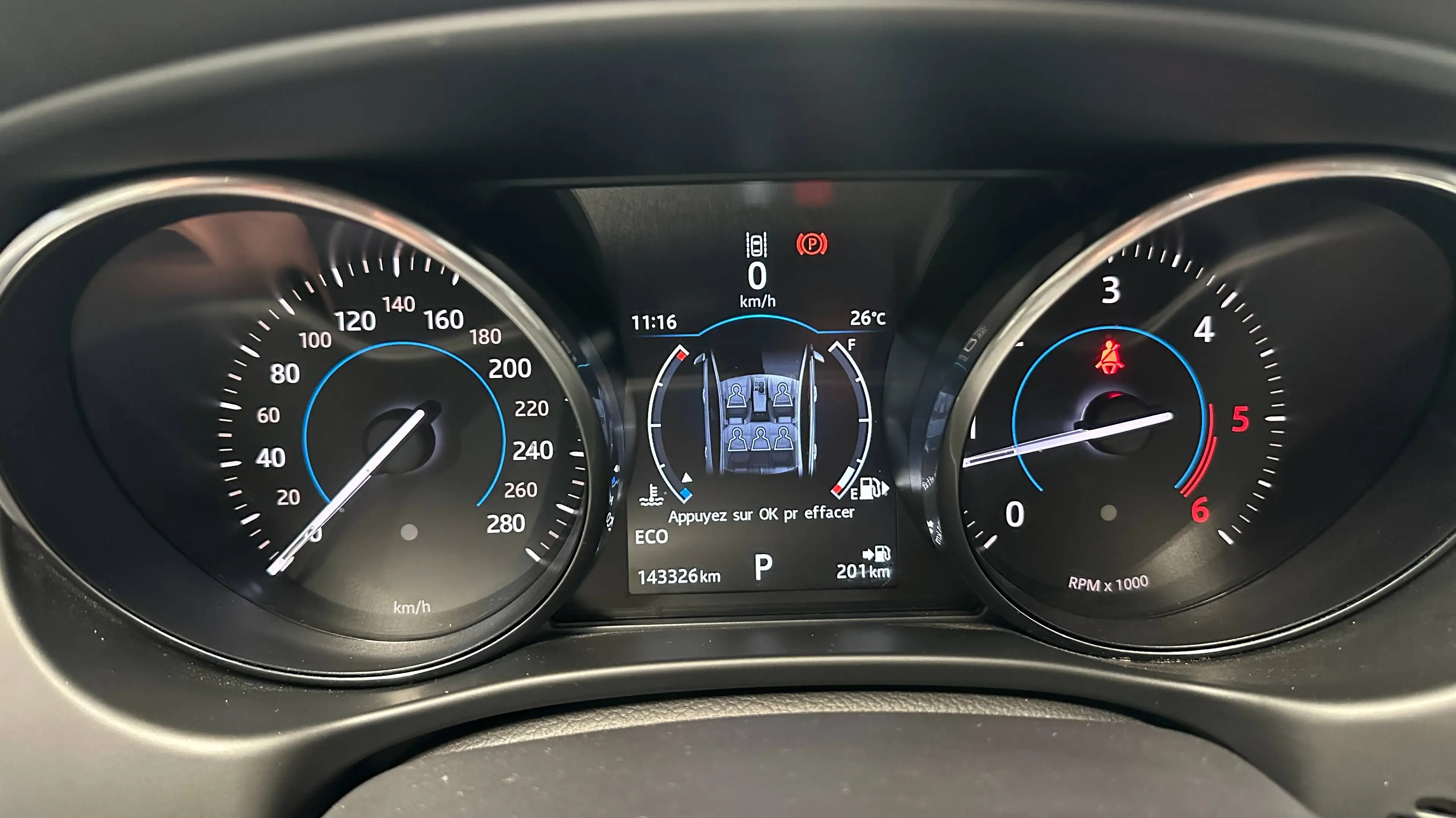 Jaguar XE XE 2.0 D E-Performance Prestige — photo 9