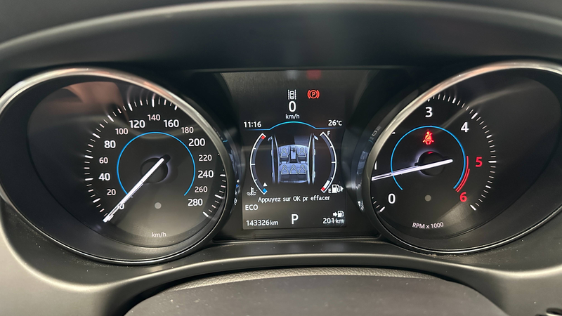 Jaguar XE XE 2.0 D E-Performance Prestige — photo 9